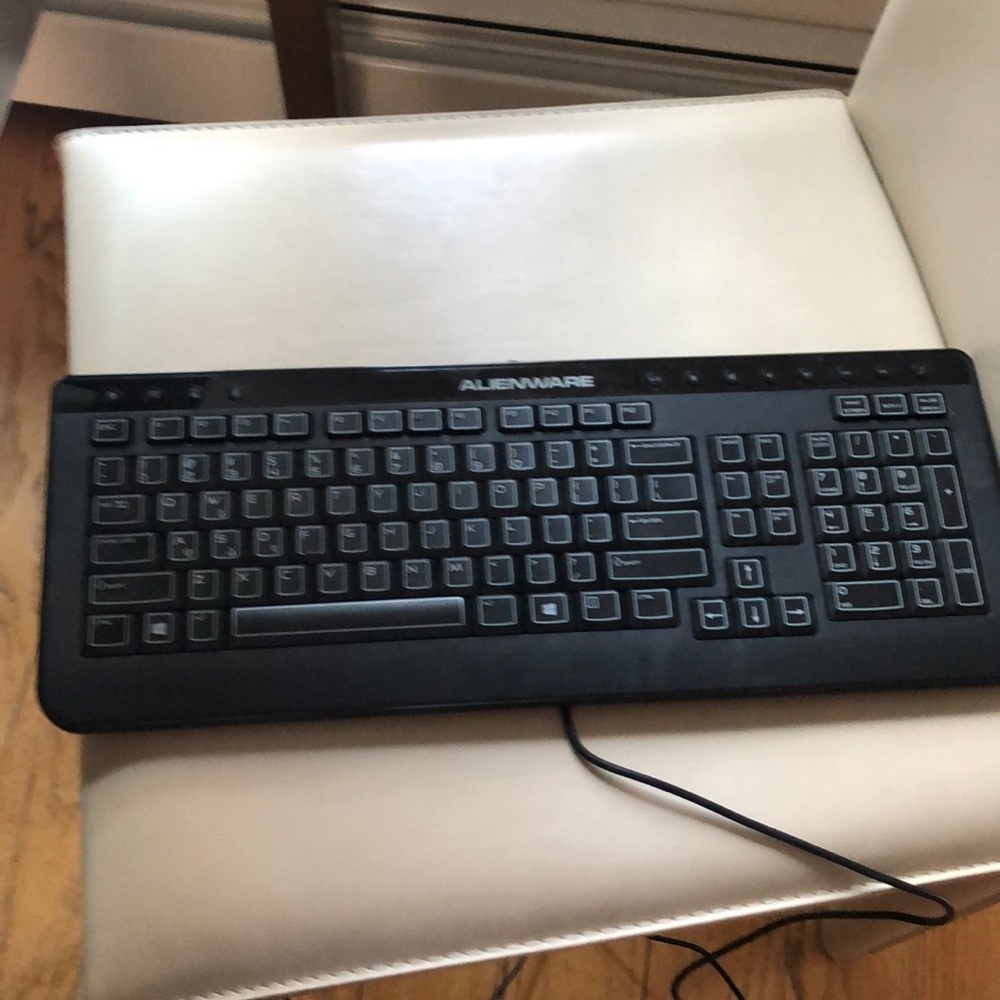 ALIENWARE keyboard. Like new. Barely used. Works perfectly. Tactile keyboard.
